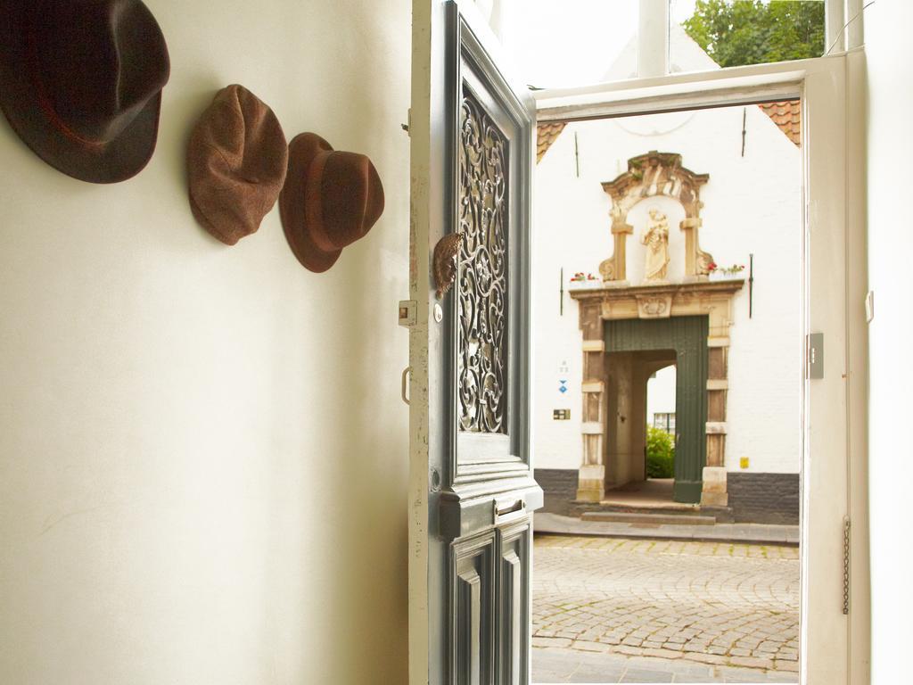 B&B Alphabet - Luxury Guesthouse And Art Gallery บรูจส์ ภายนอก รูปภาพ