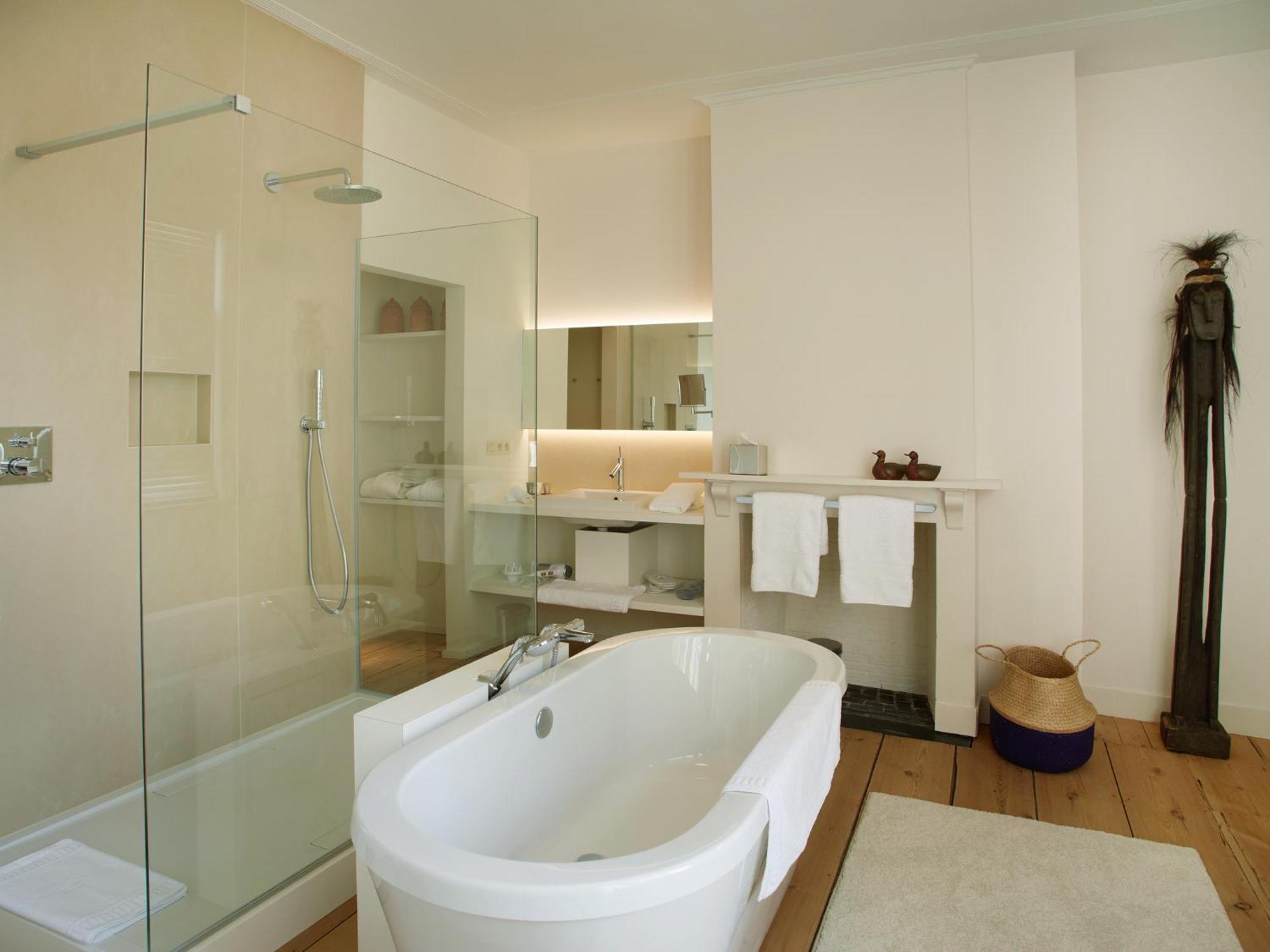 B&B Alphabet - Luxury Guesthouse And Art Gallery บรูจส์ ภายนอก รูปภาพ