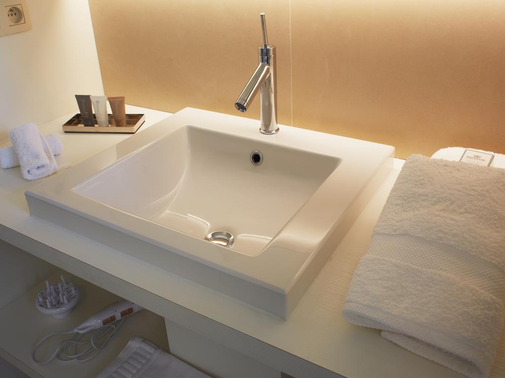B&B Alphabet - Luxury Guesthouse And Art Gallery บรูจส์ ห้อง รูปภาพ