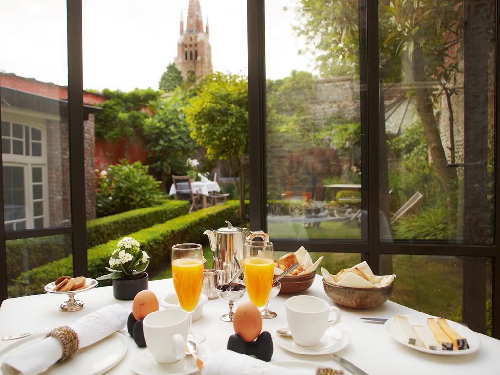 B&B Alphabet - Luxury Guesthouse And Art Gallery บรูจส์ ภายนอก รูปภาพ
