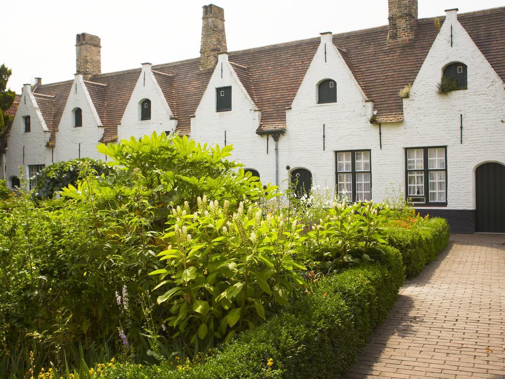 B&B Alphabet - Luxury Guesthouse And Art Gallery บรูจส์ ภายนอก รูปภาพ