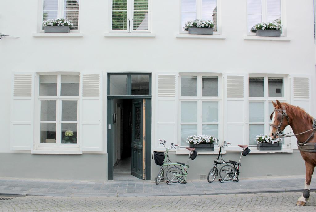 B&B Alphabet - Luxury Guesthouse And Art Gallery บรูจส์ ภายนอก รูปภาพ